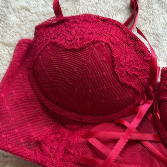 H&M Red Lace Balconette Bra – Size 34A | Pre-Loved | Feminine & Flirty - Picture 2 of 5